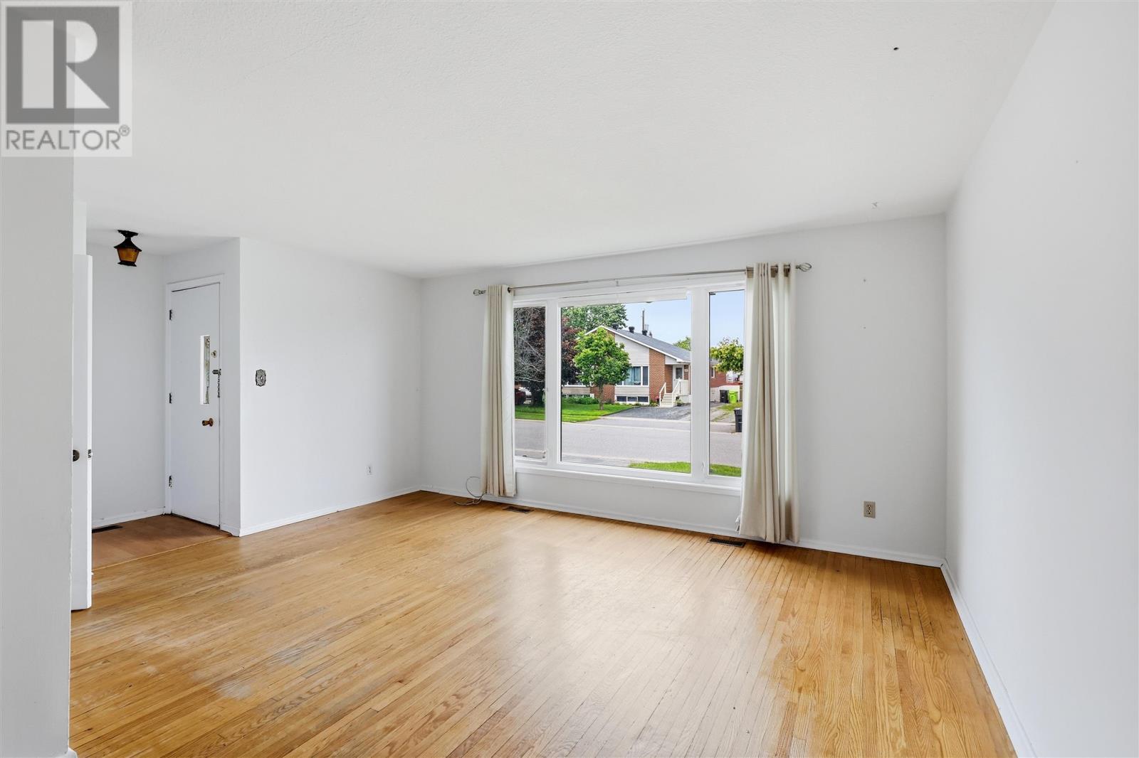 633 Placid Ave, Sault Ste. Marie, Ontario  P6B 3M4 - Photo 3 - SM261513