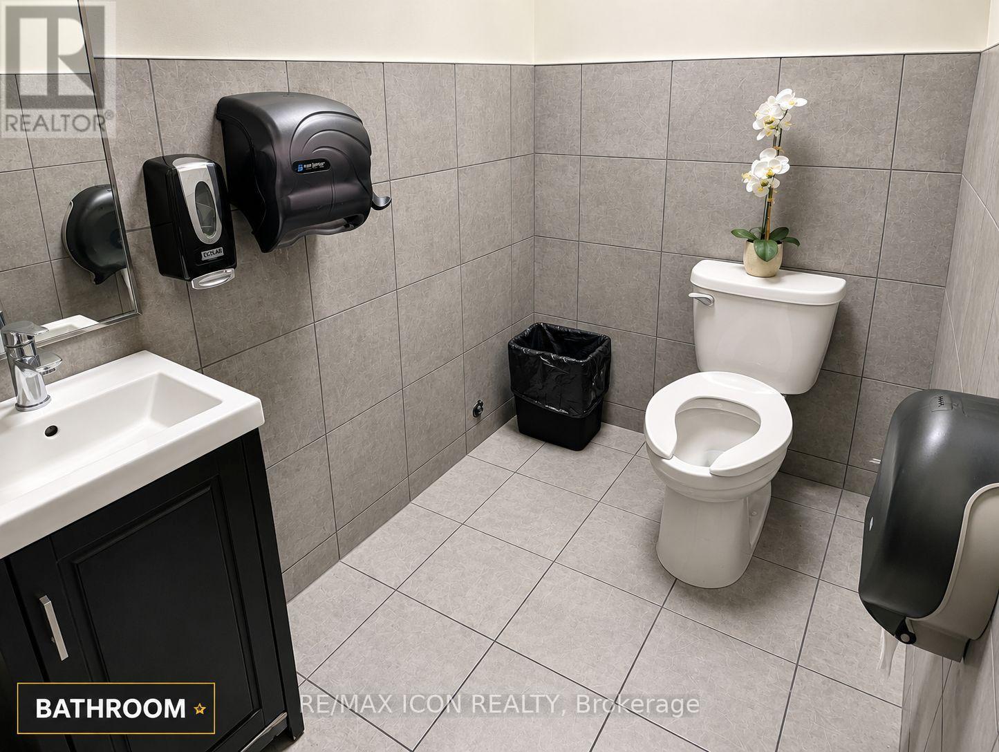 A008 - 1295 Highbury Avenue N, London East, Ontario  N5Y 5L3 - Photo 23 - X13463684