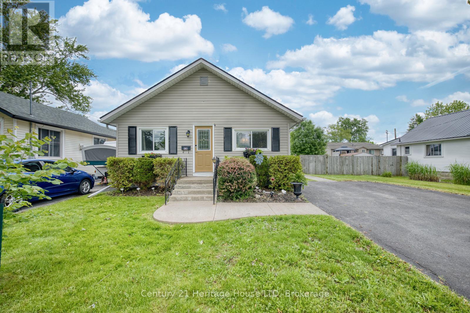 430 Grandview Road, Fort Erie, Ontario  L2A 4T5 - Photo 2 - X13463508
