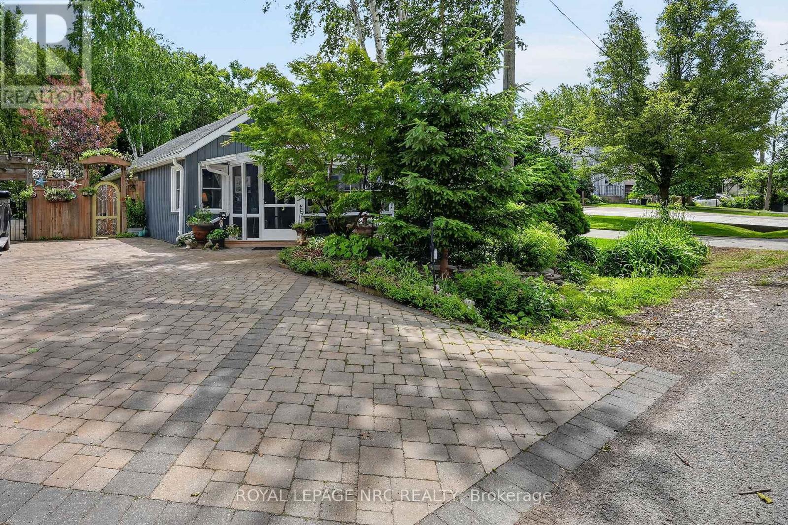 80 Newport Street, St. Catharines, Ontario L2M 1P7 - Photo 1 - X13463682