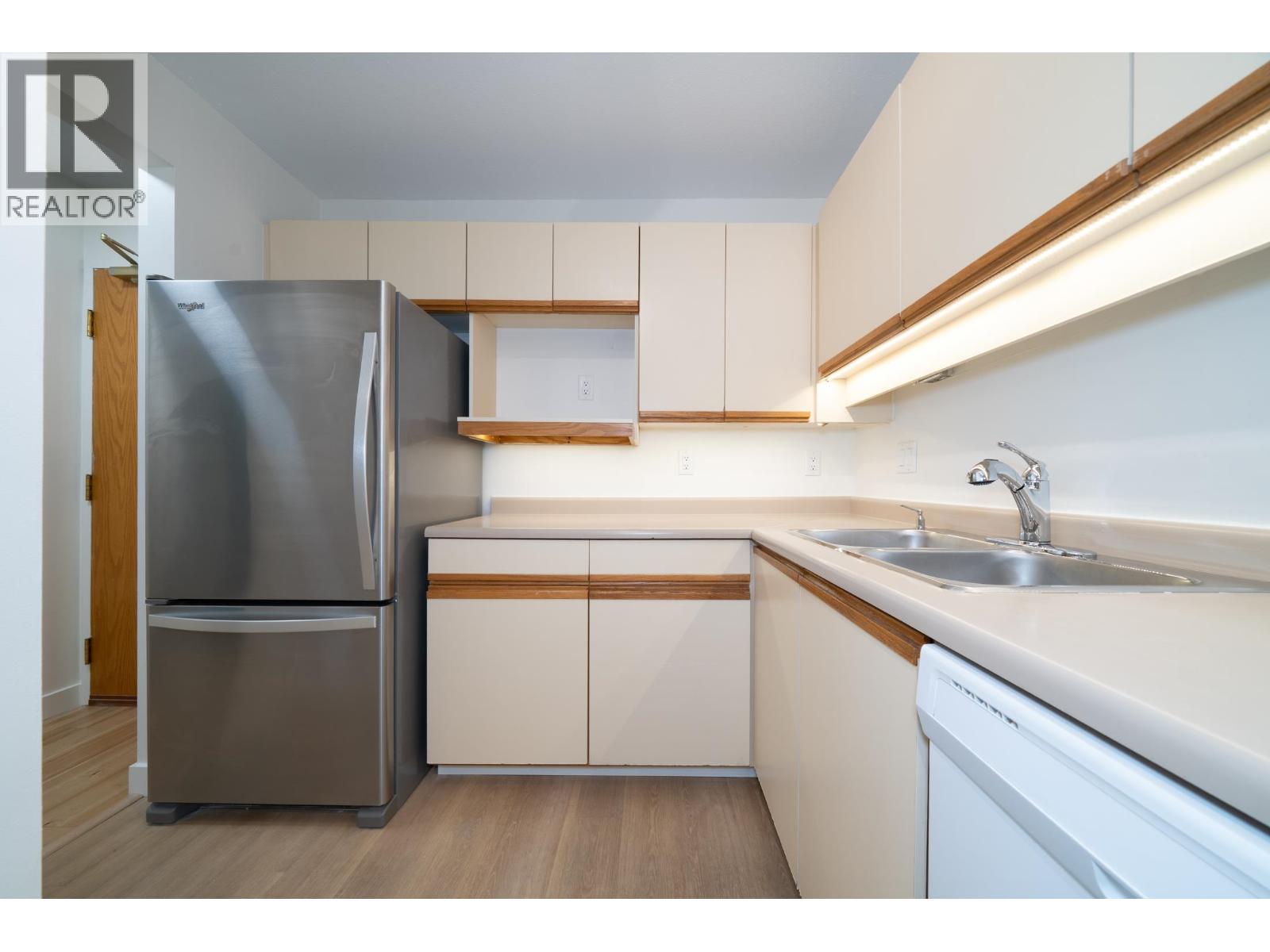 305 5790 Patterson Avenue, Burnaby, British Columbia  V5H 4H6 - Photo 5 - R3137520