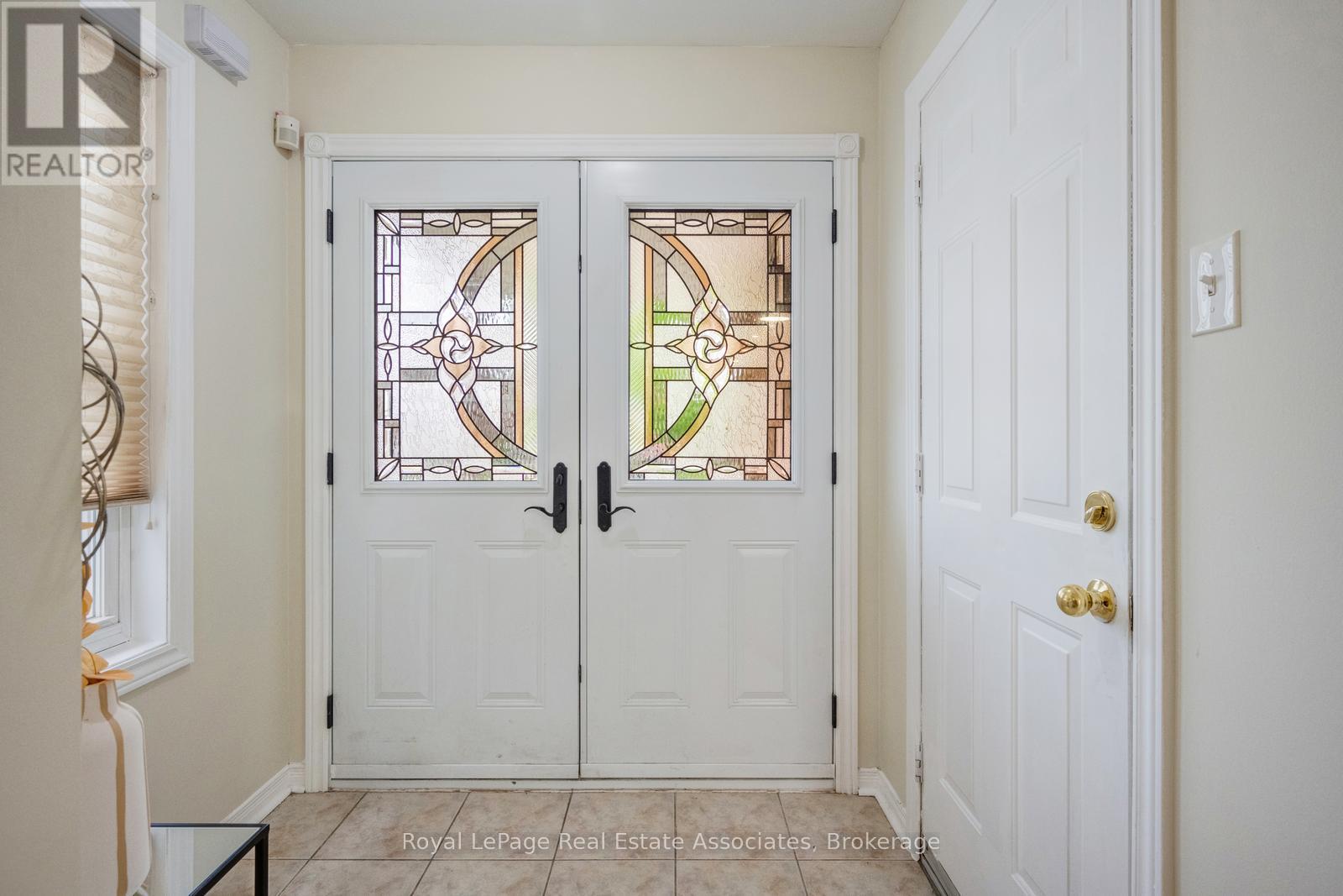 49 Tiller Trail, Brampton, Ontario  L6X 4R6 - Photo 4 - W13463374