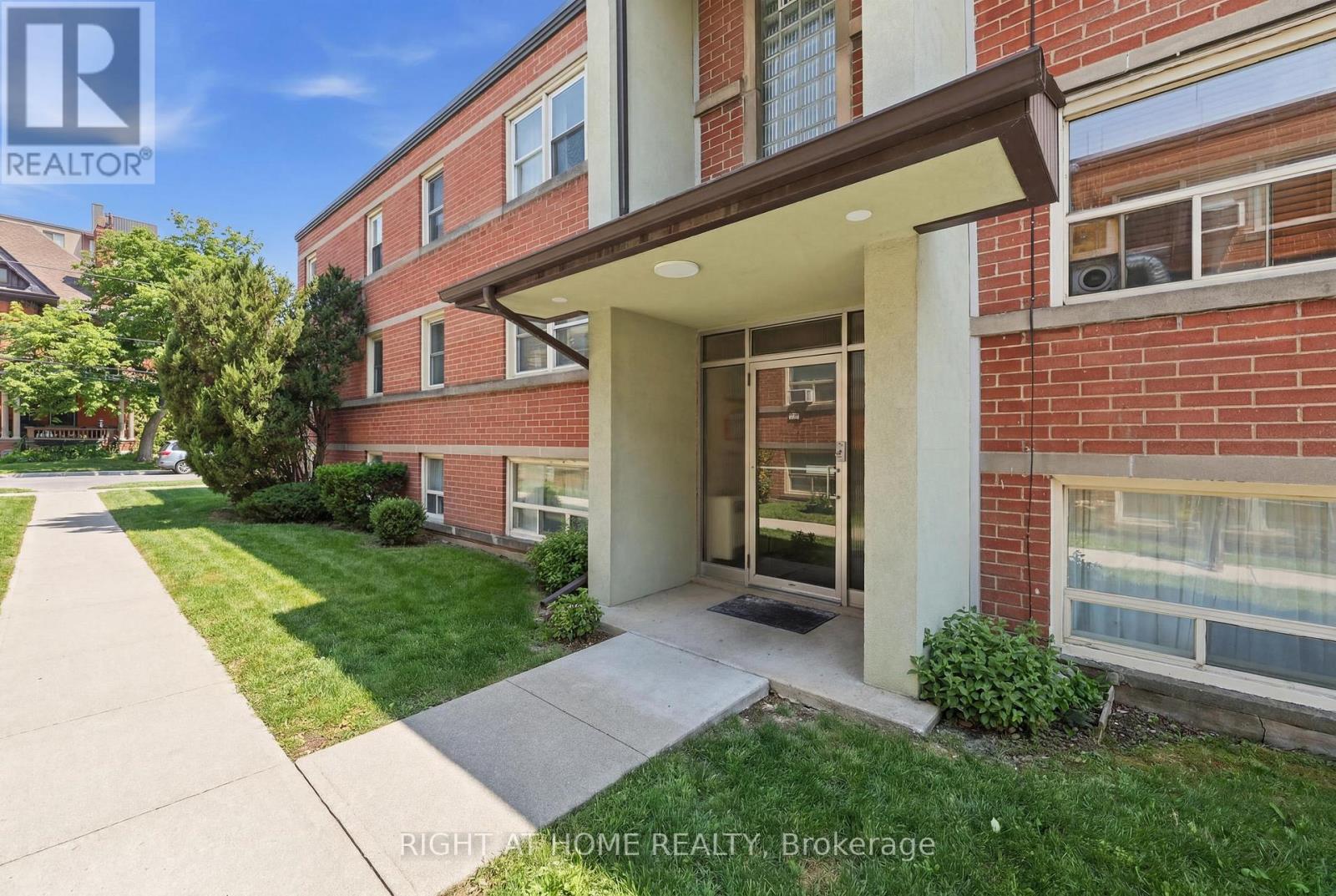 11 - 223 Macnab Street S, Hamilton, Ontario  L8P 3C9 - Photo 4 - X13004472