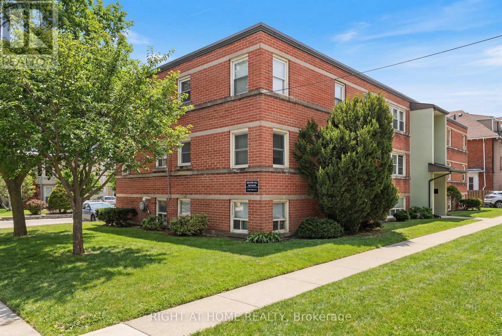 11 - 223 MACNAB STREET S, Hamilton, Ontario
