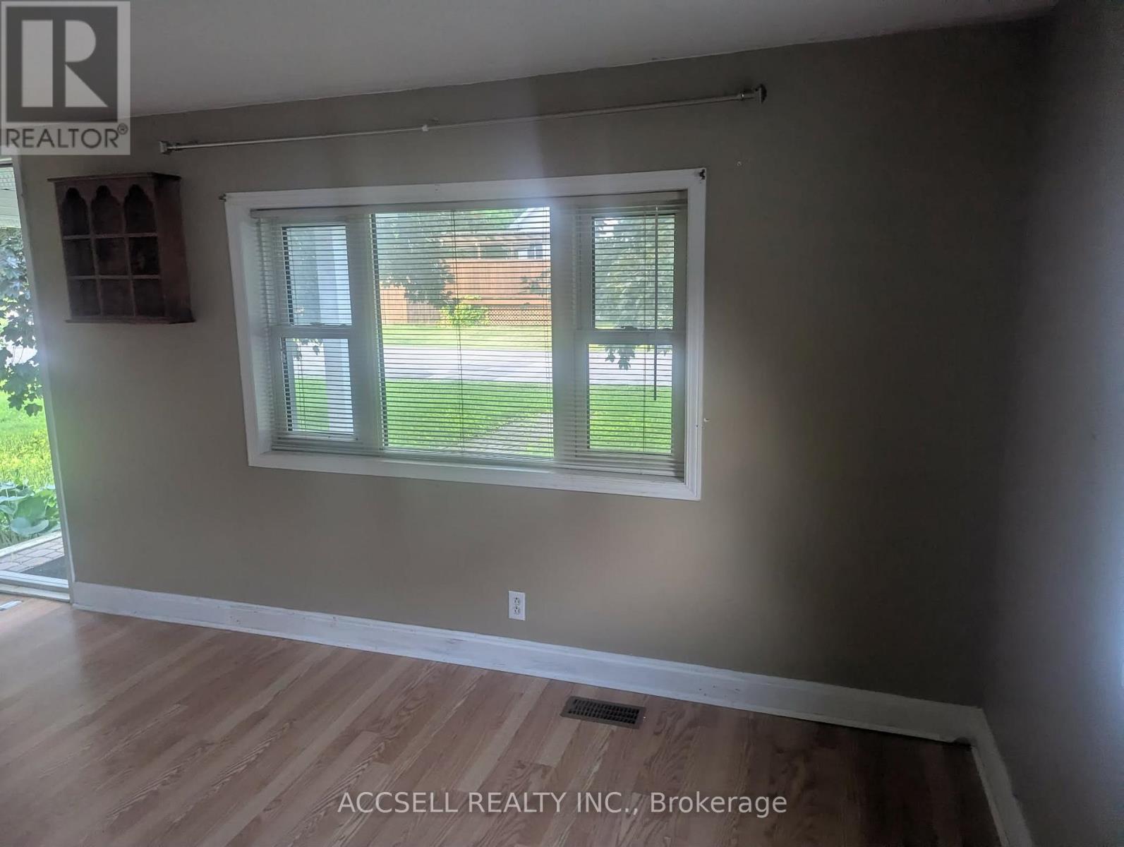 35 Lennox Street, Ottawa, Ontario  K0A 2Z0 - Photo 3 - X13463486