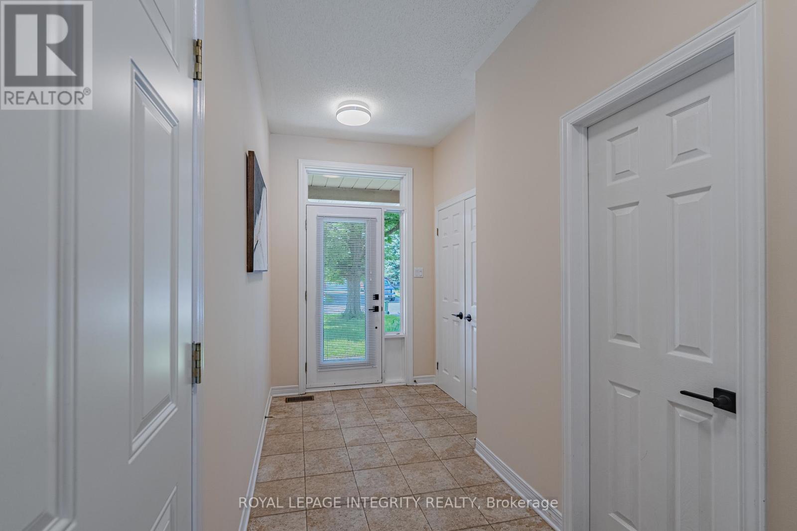 16 Redding Way, Ottawa, Ontario  K2G 6C2 - Photo 3 - X13463518