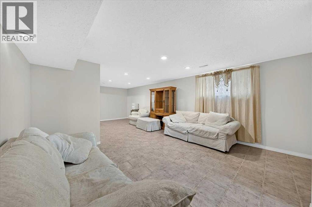 136 Hunterhorn Drive, Calgary, Alberta  T2K 6H3 - Photo 22 - A2322435