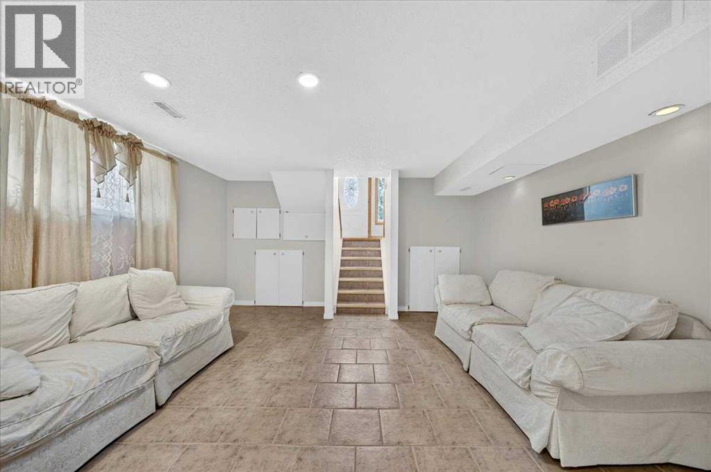 136 Hunterhorn Drive, Calgary, Alberta  T2K 6H3 - Photo 23 - A2322435