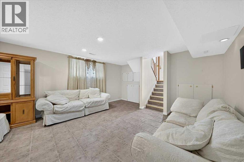 136 Hunterhorn Drive, Calgary, Alberta  T2K 6H3 - Photo 24 - A2322435
