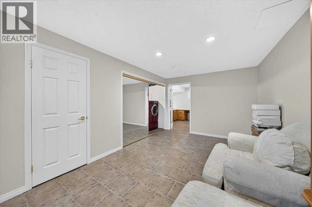 136 Hunterhorn Drive, Calgary, Alberta  T2K 6H3 - Photo 25 - A2322435