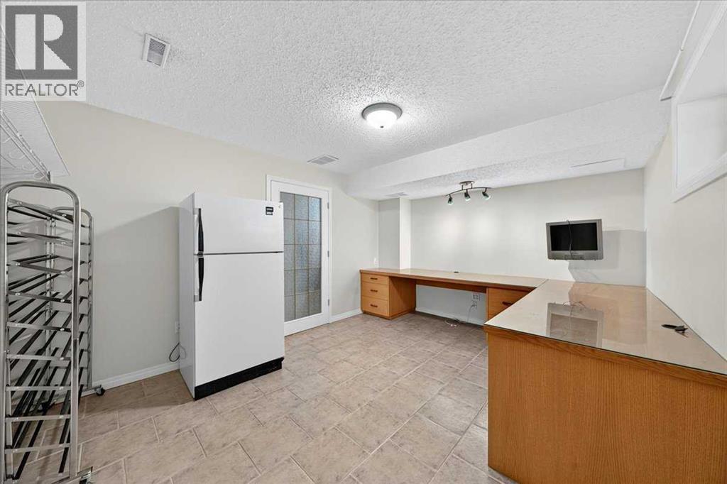 136 Hunterhorn Drive, Calgary, Alberta  T2K 6H3 - Photo 27 - A2322435