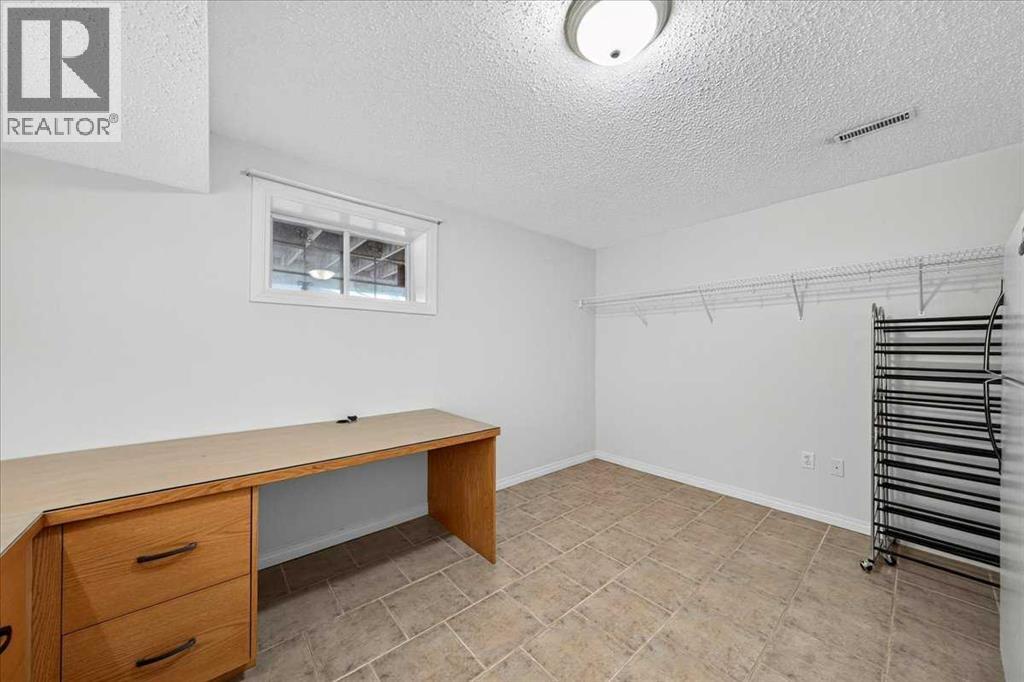 136 Hunterhorn Drive, Calgary, Alberta  T2K 6H3 - Photo 28 - A2322435