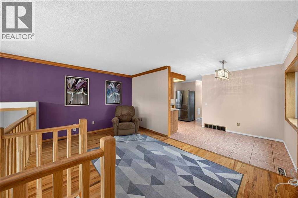 136 Hunterhorn Drive, Calgary, Alberta  T2K 6H3 - Photo 4 - A2322435