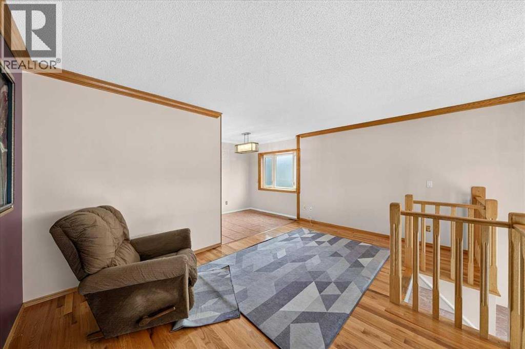 136 Hunterhorn Drive, Calgary, Alberta  T2K 6H3 - Photo 7 - A2322435