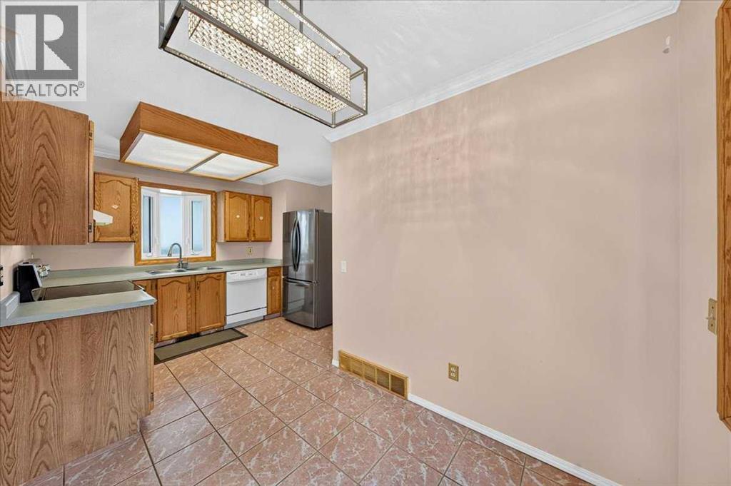 136 Hunterhorn Drive, Calgary, Alberta  T2K 6H3 - Photo 9 - A2322435