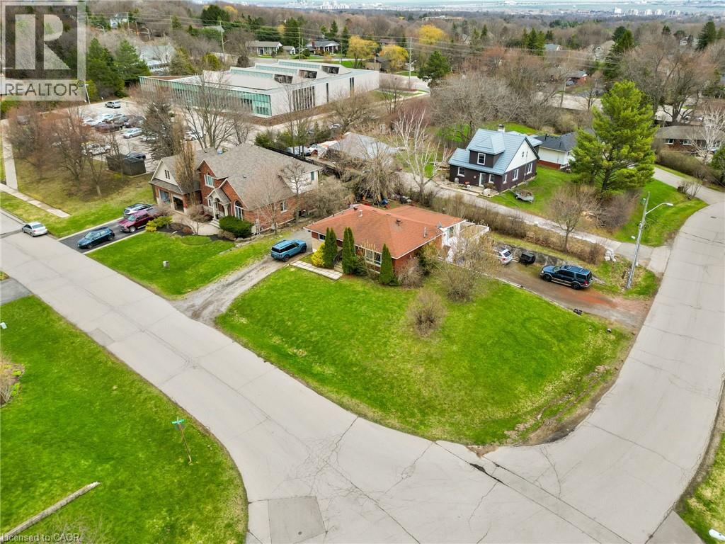 13 MCDONALD Court, Waterdown, Ontario