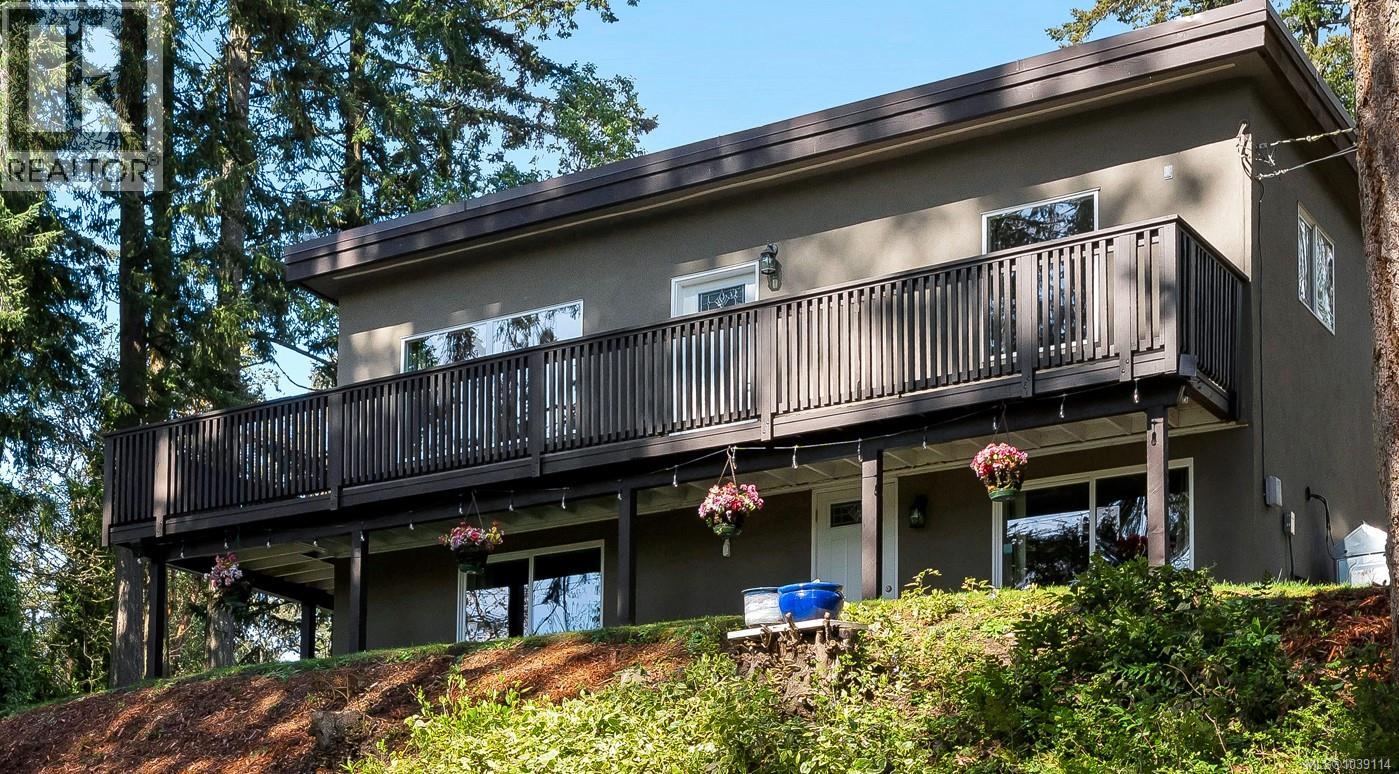 1084 Tatlow Rd, North Saanich, British Columbia  V8L 5P3 - Photo 2 - 1039114