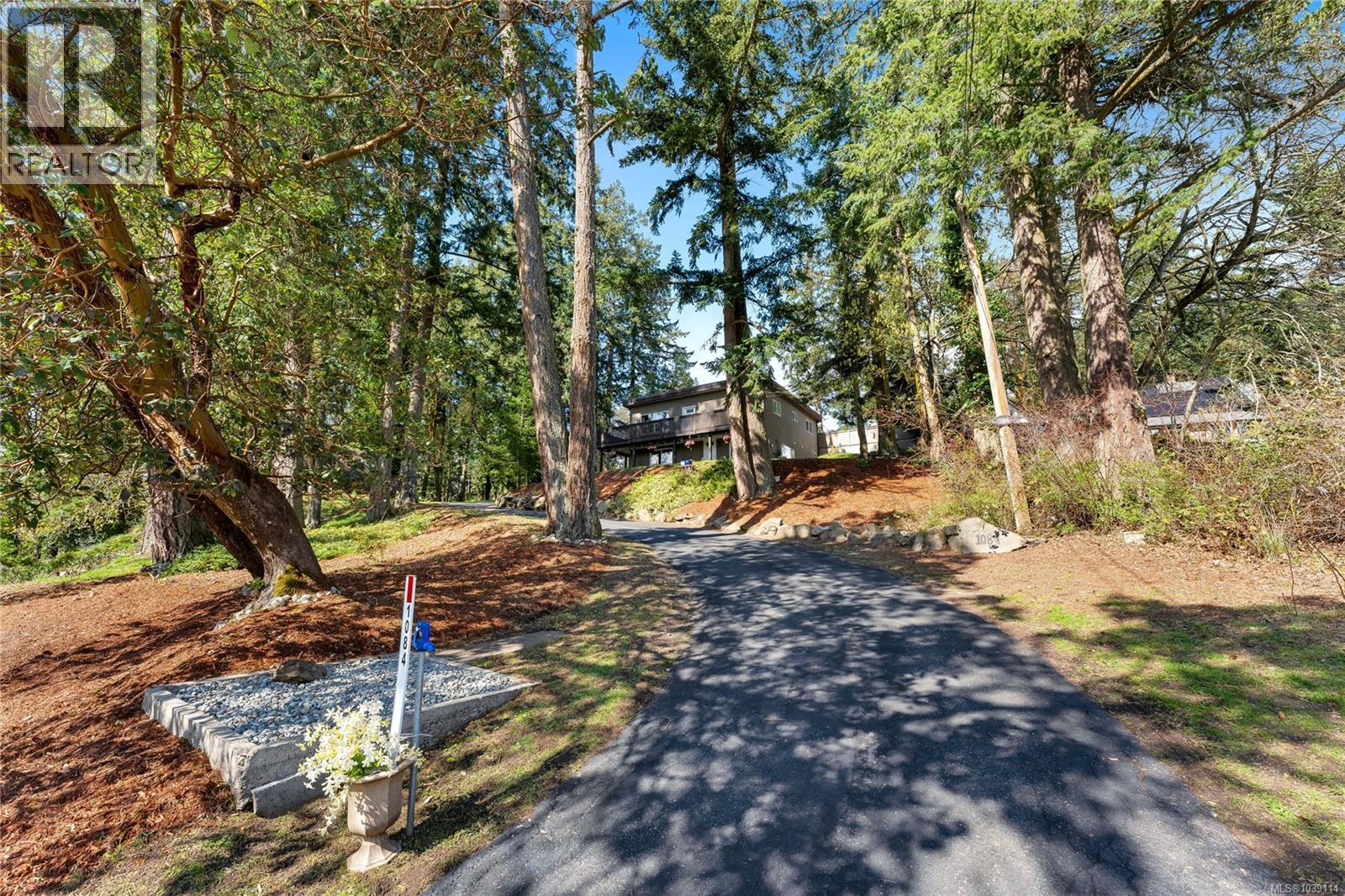 1084 Tatlow Rd, North Saanich, British Columbia  V8L 5P3 - Photo 5 - 1039114