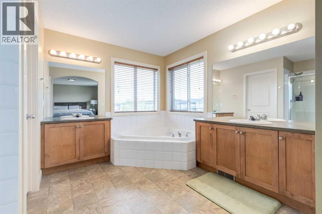 664 Luxstone Landing Sw, Airdrie, Alberta  T4B 3L2 - Photo 24 - A2315122