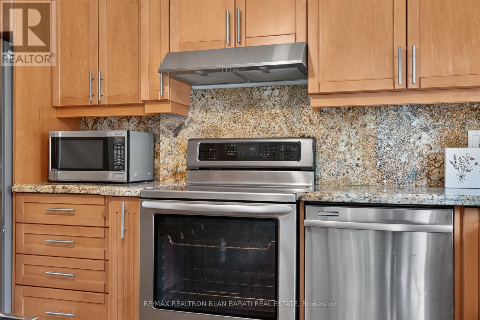 15 Revcoe Drive, Toronto, Ontario  M2M 2B9 - Photo 17 - C13463426