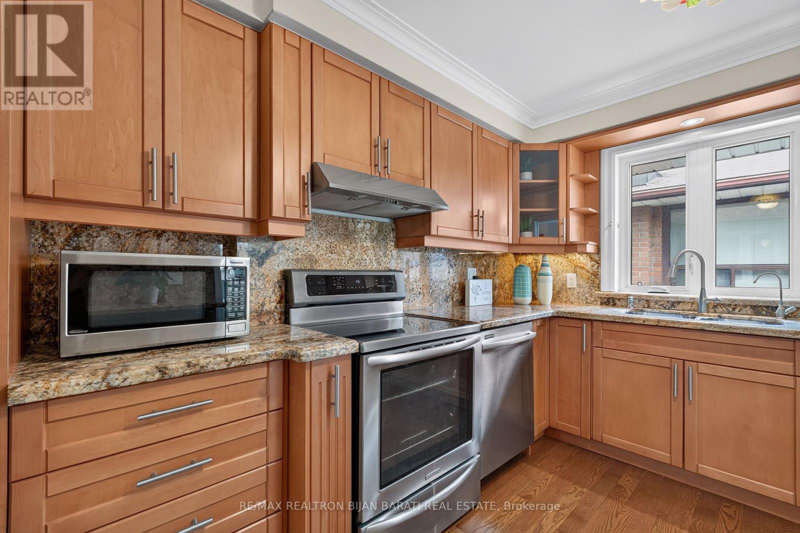 15 Revcoe Drive, Toronto, Ontario  M2M 2B9 - Photo 19 - C13463426