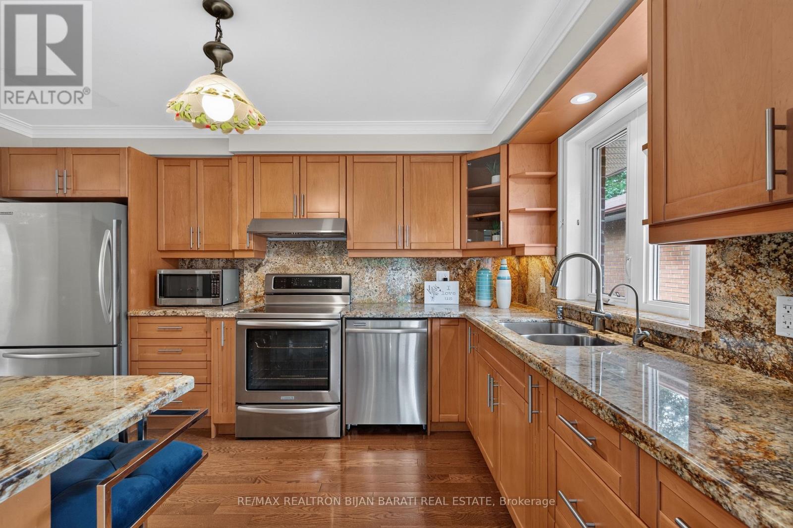 15 Revcoe Drive, Toronto, Ontario  M2M 2B9 - Photo 20 - C13463426