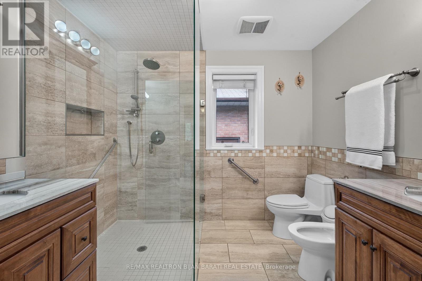 15 Revcoe Drive, Toronto, Ontario  M2M 2B9 - Photo 24 - C13463426