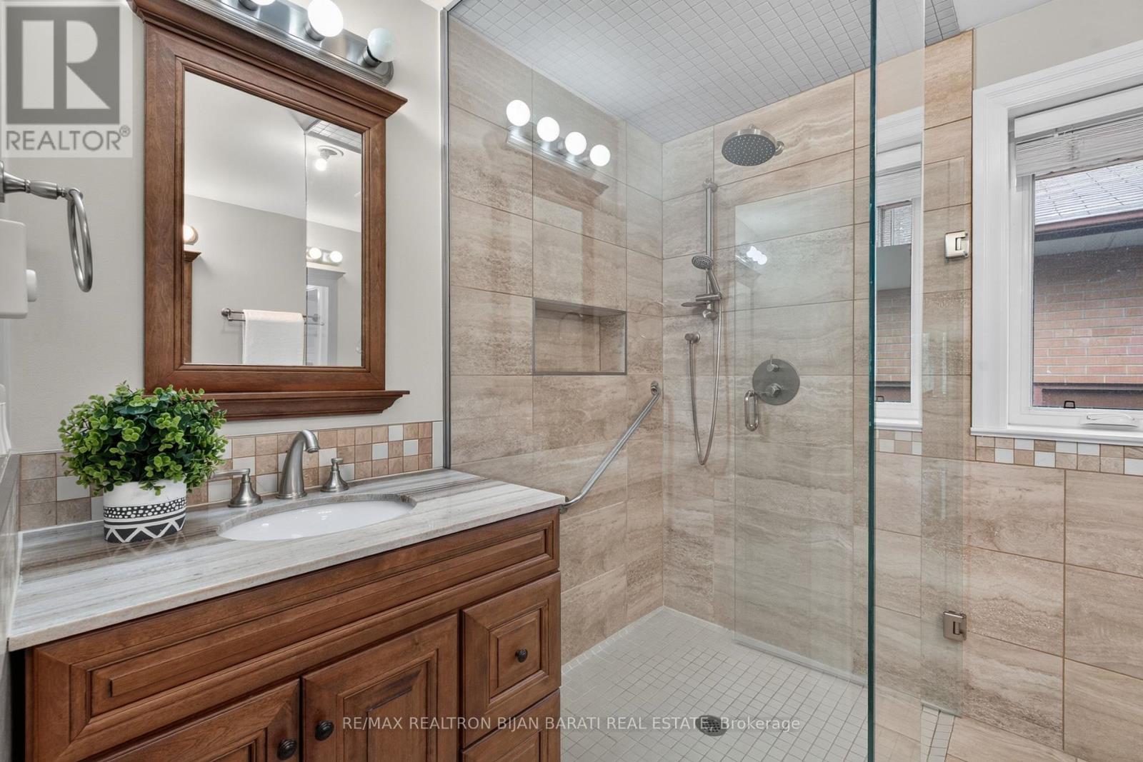 15 Revcoe Drive, Toronto, Ontario  M2M 2B9 - Photo 25 - C13463426