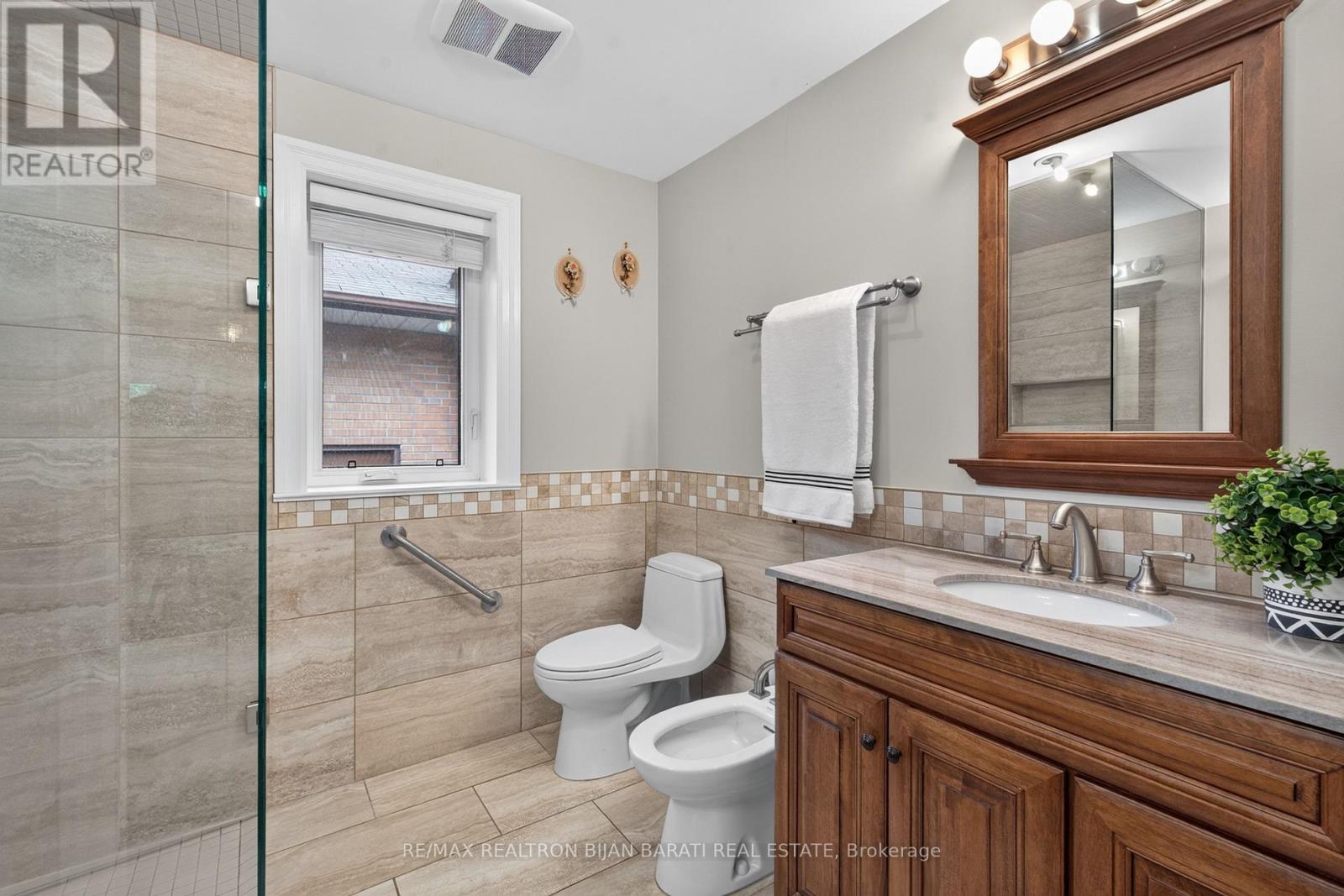 15 Revcoe Drive, Toronto, Ontario  M2M 2B9 - Photo 26 - C13463426