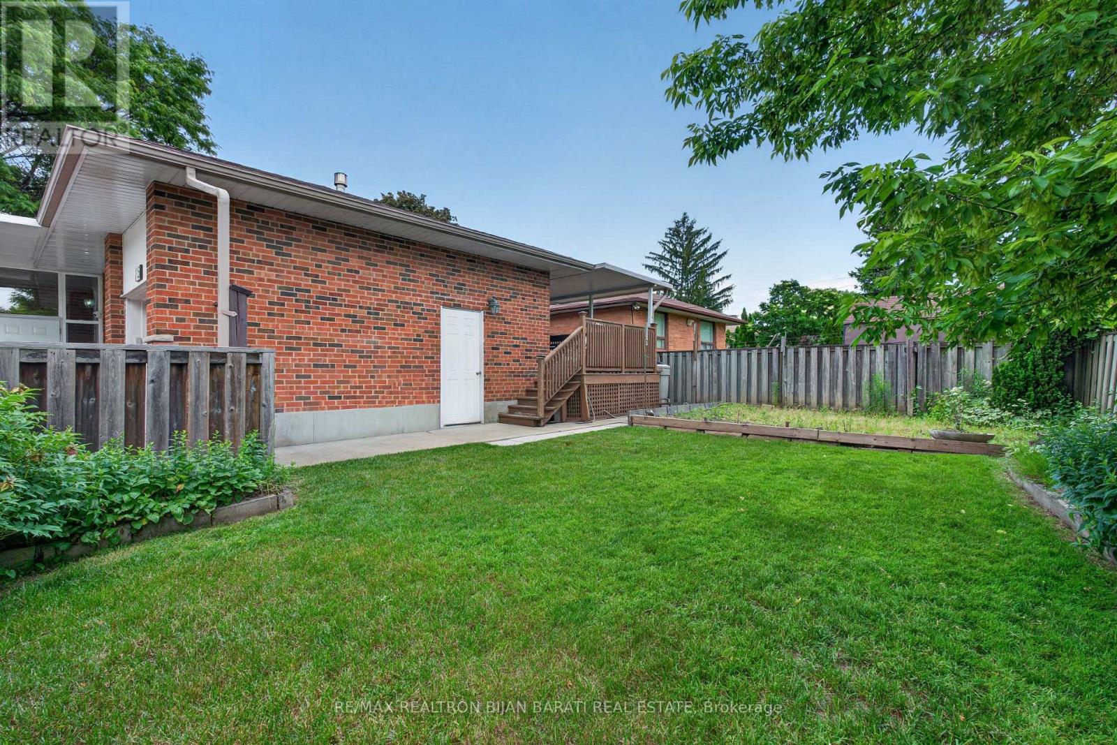 15 Revcoe Drive, Toronto, Ontario  M2M 2B9 - Photo 48 - C13463426