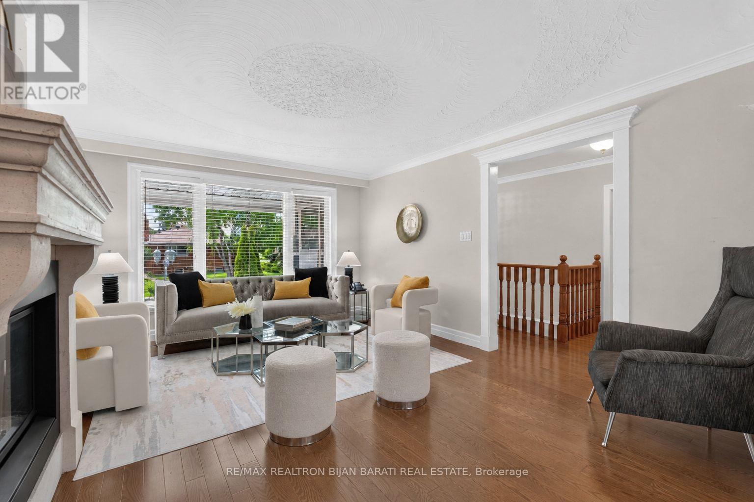 15 Revcoe Drive, Toronto, Ontario  M2M 2B9 - Photo 6 - C13463426
