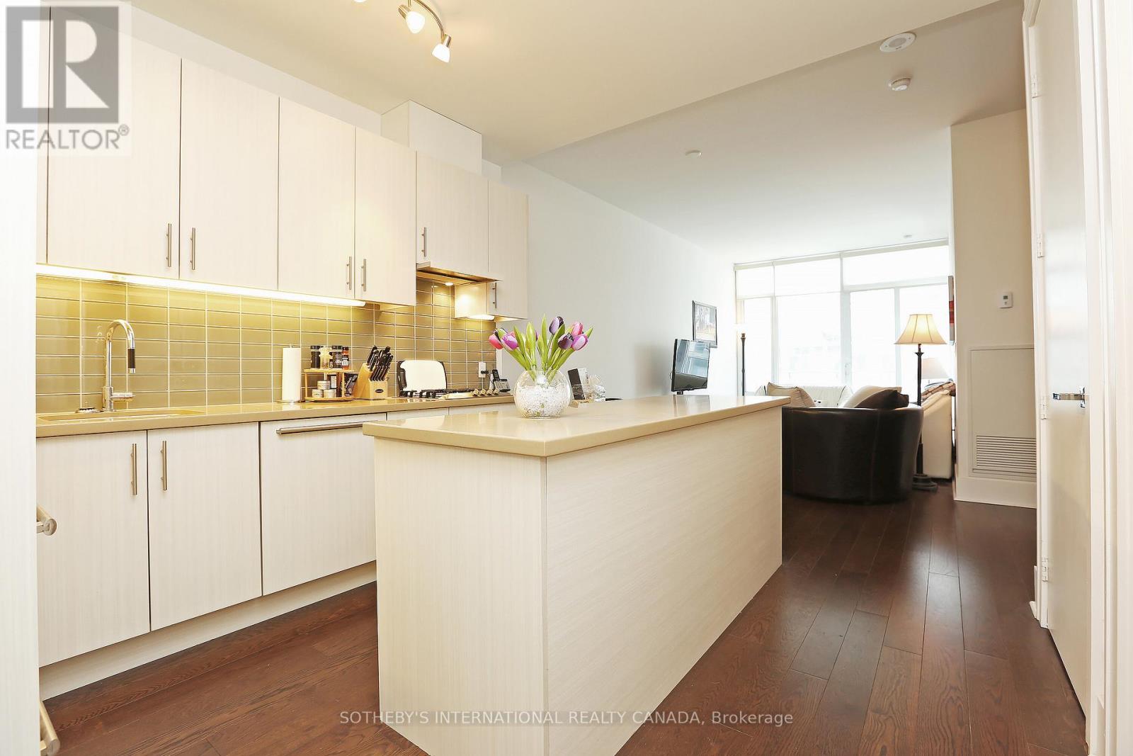 811 - 29 Queens Quay E, Toronto, Ontario  M5E 0A4 - Photo 2 - C13463532