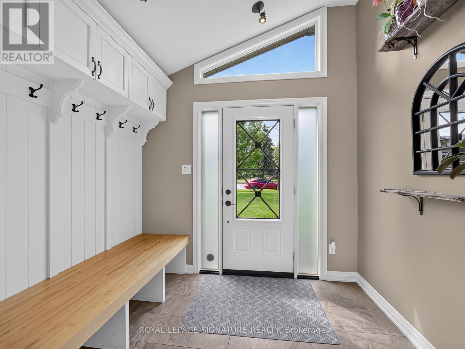 18 Willowood Court, Toronto, Ontario M2J 2M3 - Photo 2 - C13463648