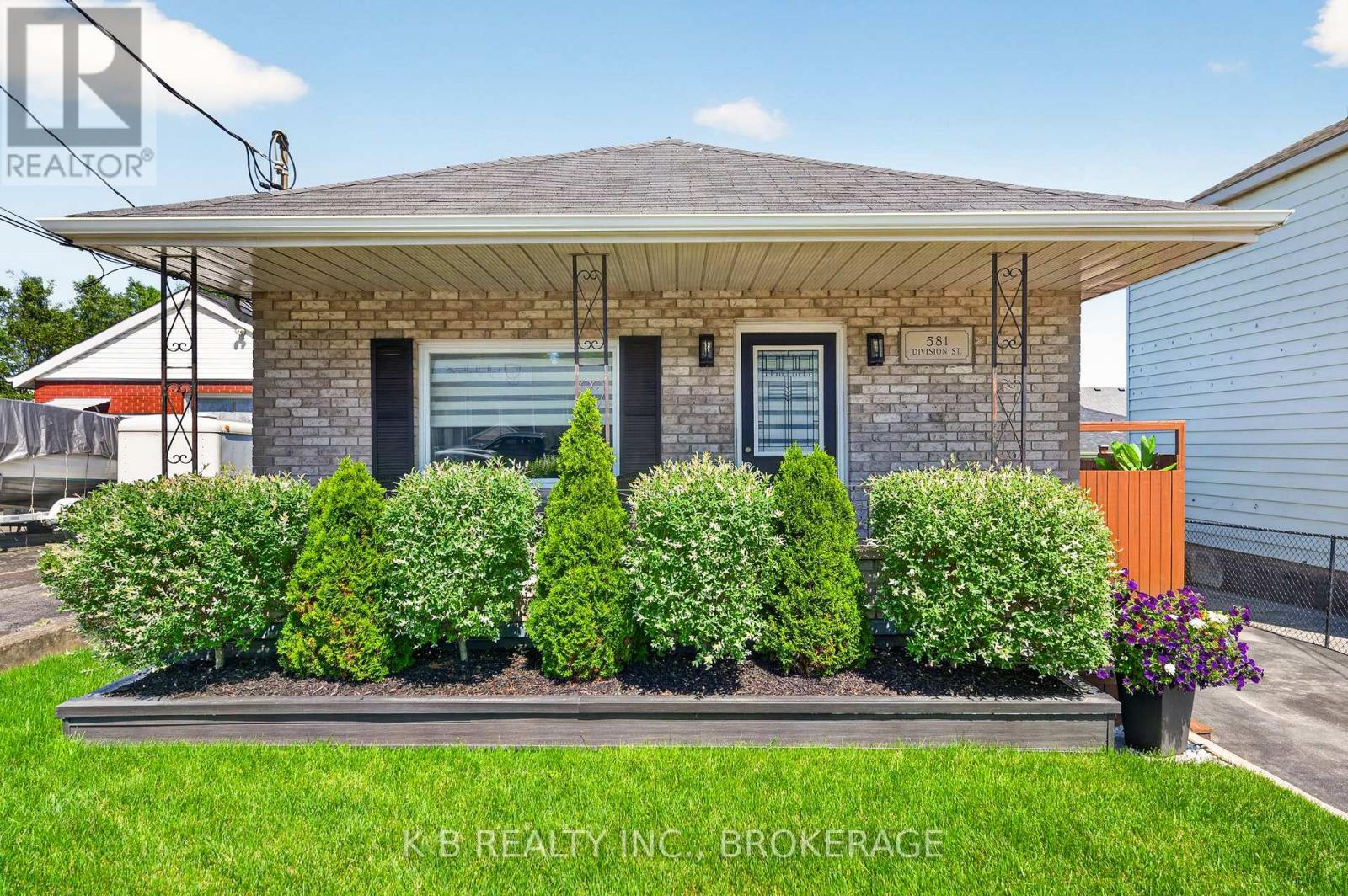 581 DIVISION STREET, Kingston (East of Sir John A. Blvd)