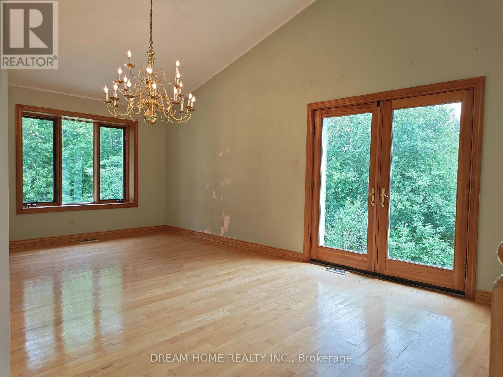 19811 Woodbine Avenue, East Gwillimbury, Ontario  L0G 1R0 - Photo 5 - N13463400