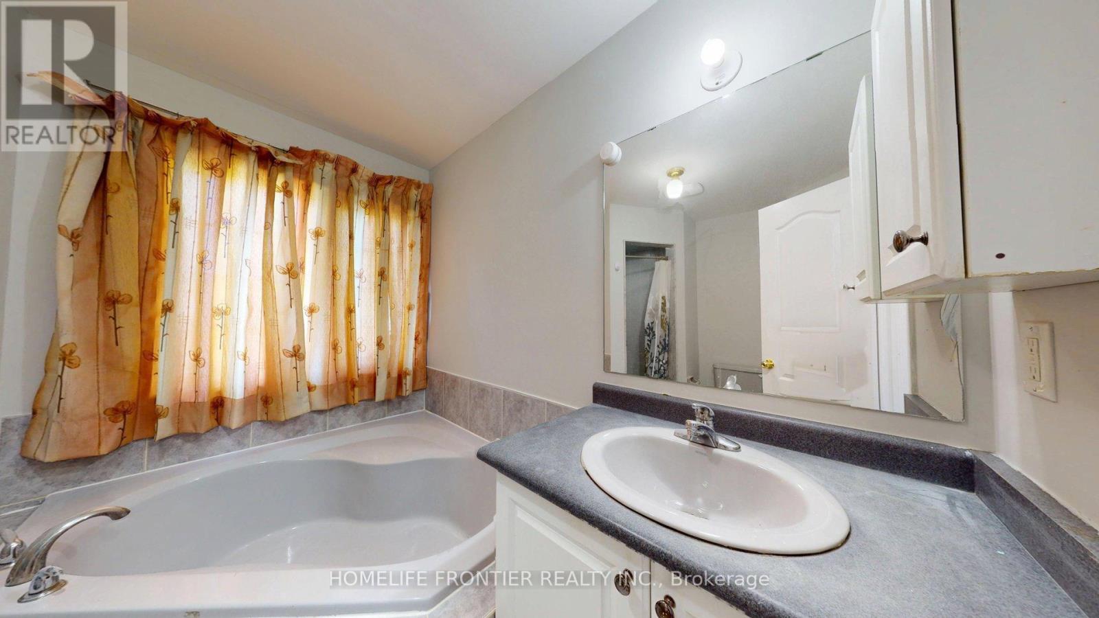 25 Rocky Point Crescent, Brampton, Ontario  L6V 4R7 - Photo 12 - W13144414