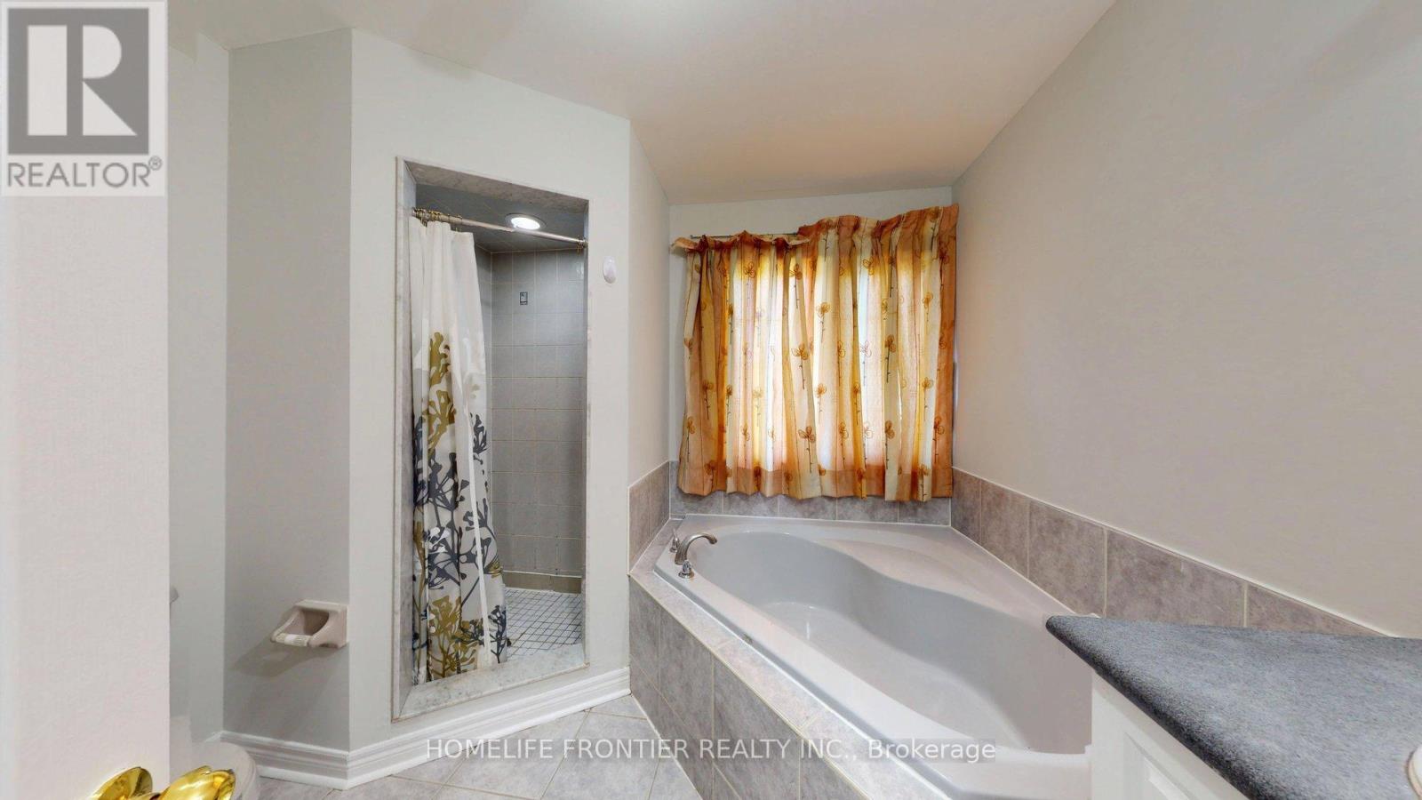 25 Rocky Point Crescent, Brampton, Ontario  L6V 4R7 - Photo 11 - W13144414