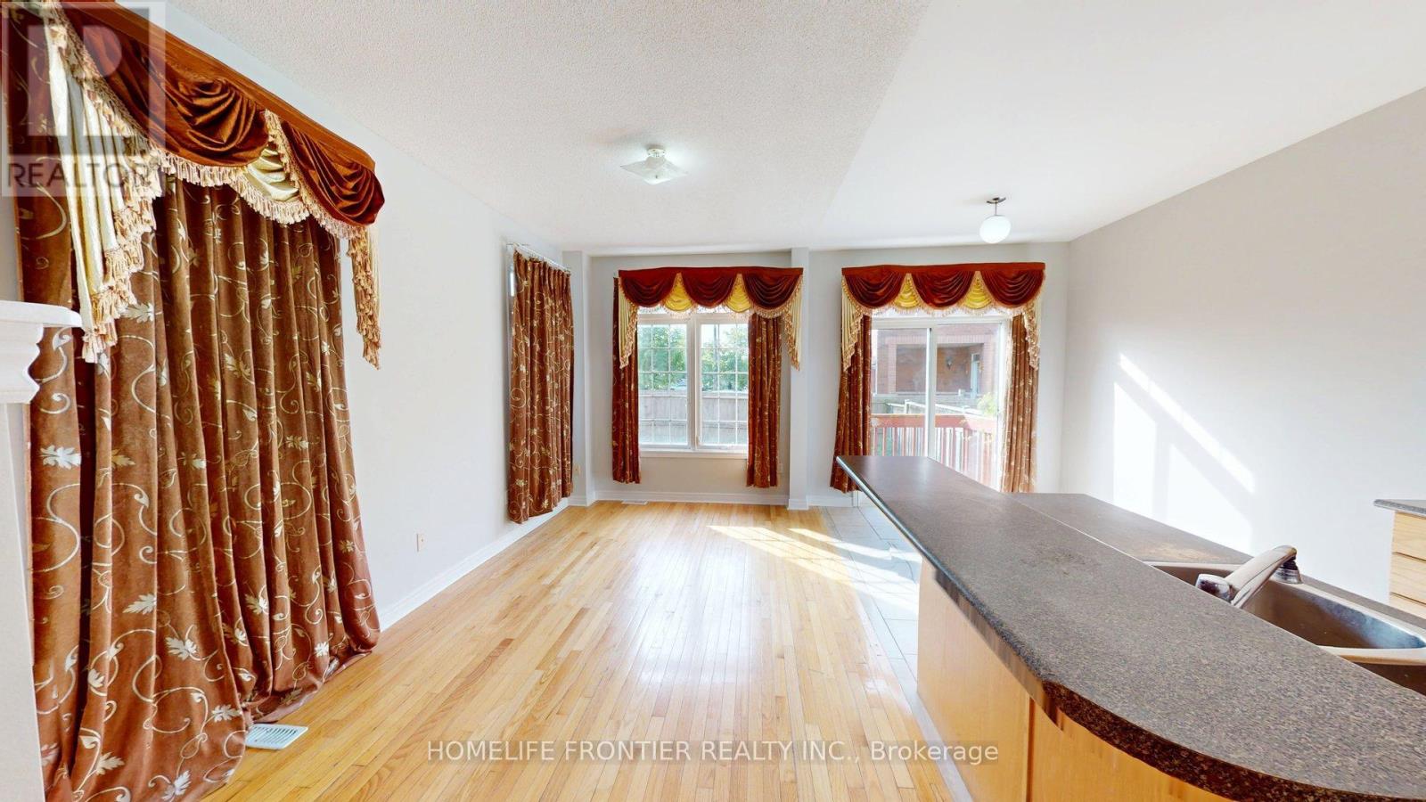 25 Rocky Point Crescent, Brampton, Ontario  L6V 4R7 - Photo 5 - W13144414