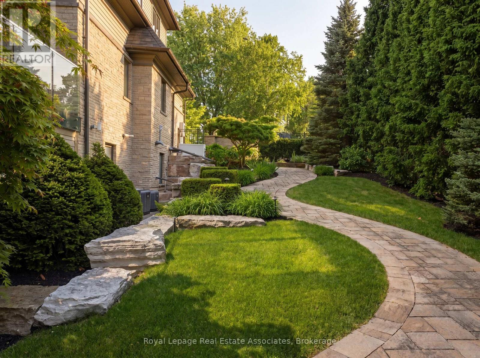 1412 Birchwood Drive, Mississauga, Ontario  L5J 1T2 - Photo 6 - W13419350