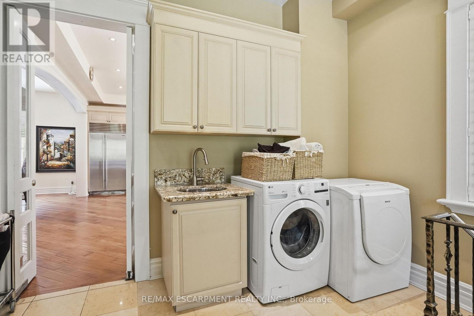 1320 Woodland Avenue, Mississauga, Ontario L5G 2X9 - Photo 25 - W13463404