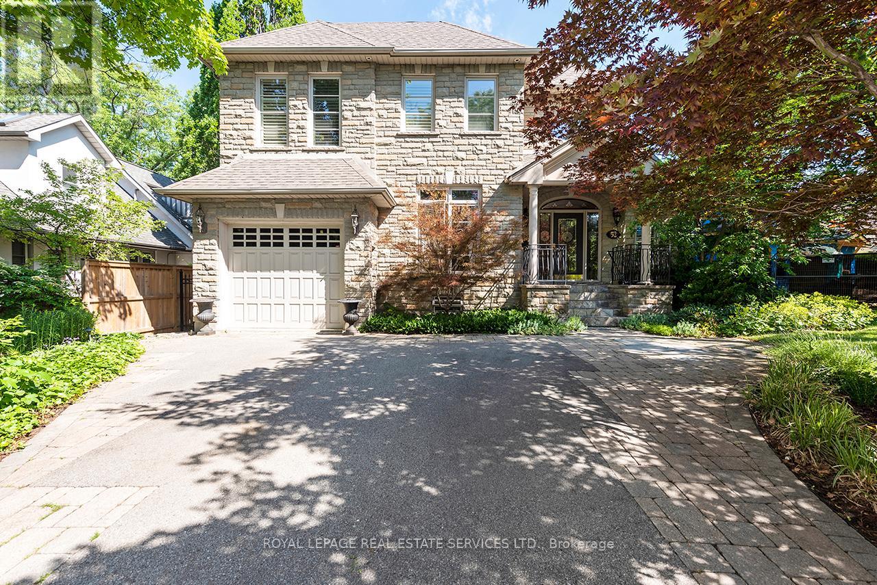 52 HERNE HILL, Toronto, Ontario