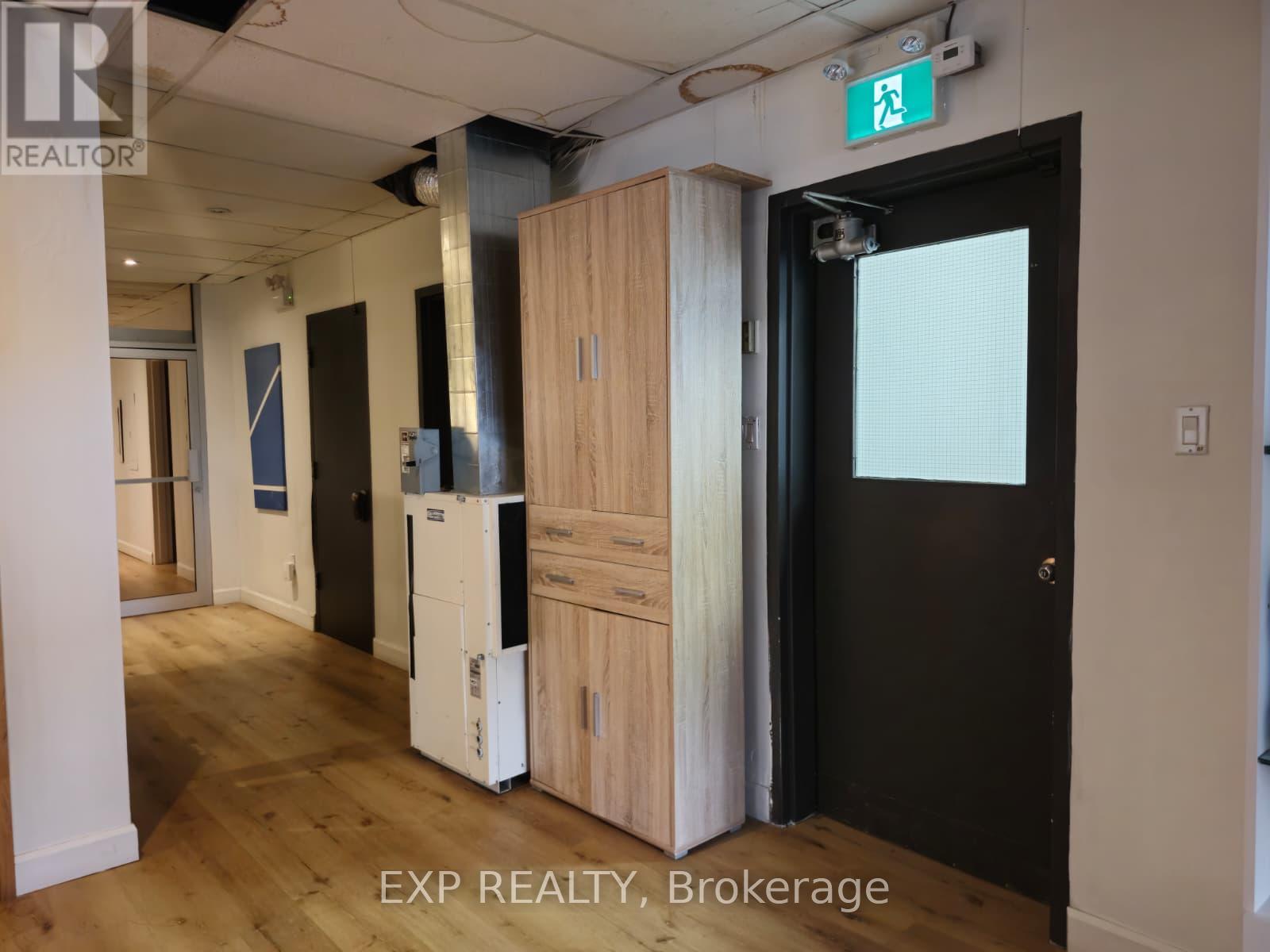 200 - 534 Brant Street, Burlington, Ontario  L7R 2G8 - Photo 13 - W13463500