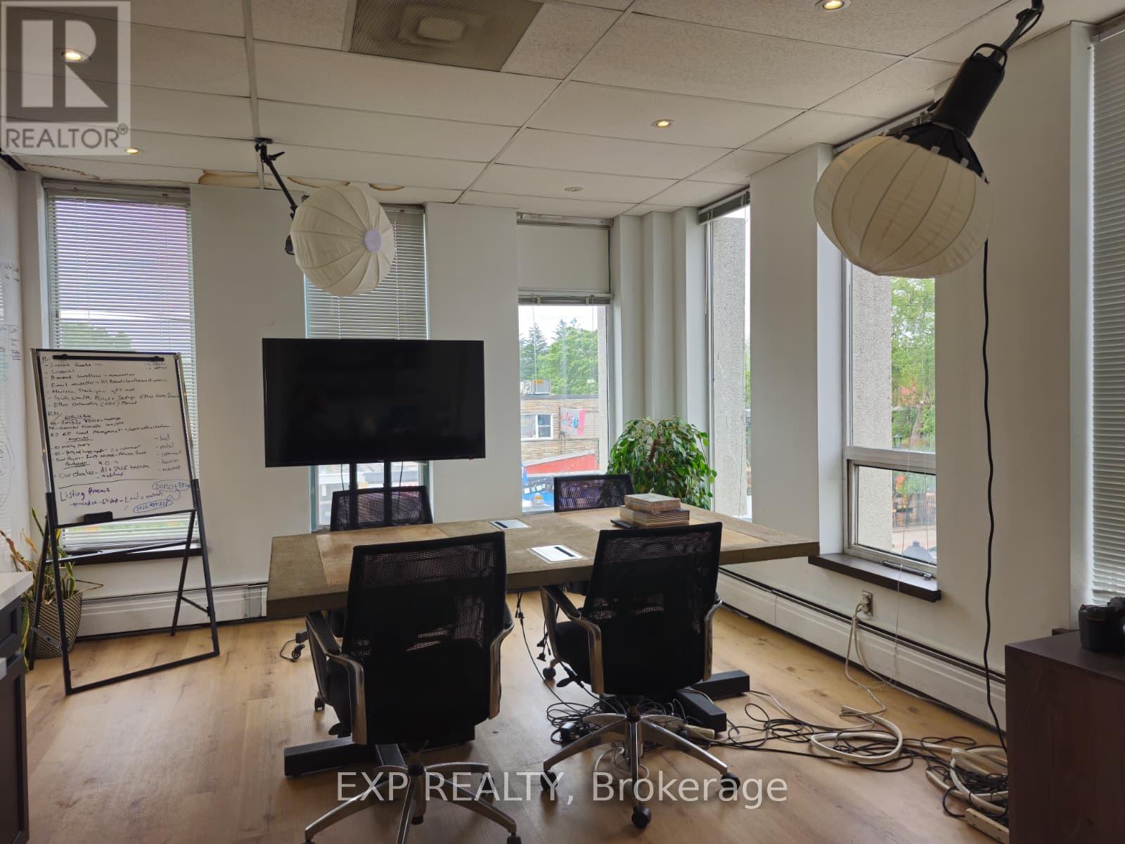 200 - 534 Brant Street, Burlington, Ontario  L7R 2G8 - Photo 3 - W13463500