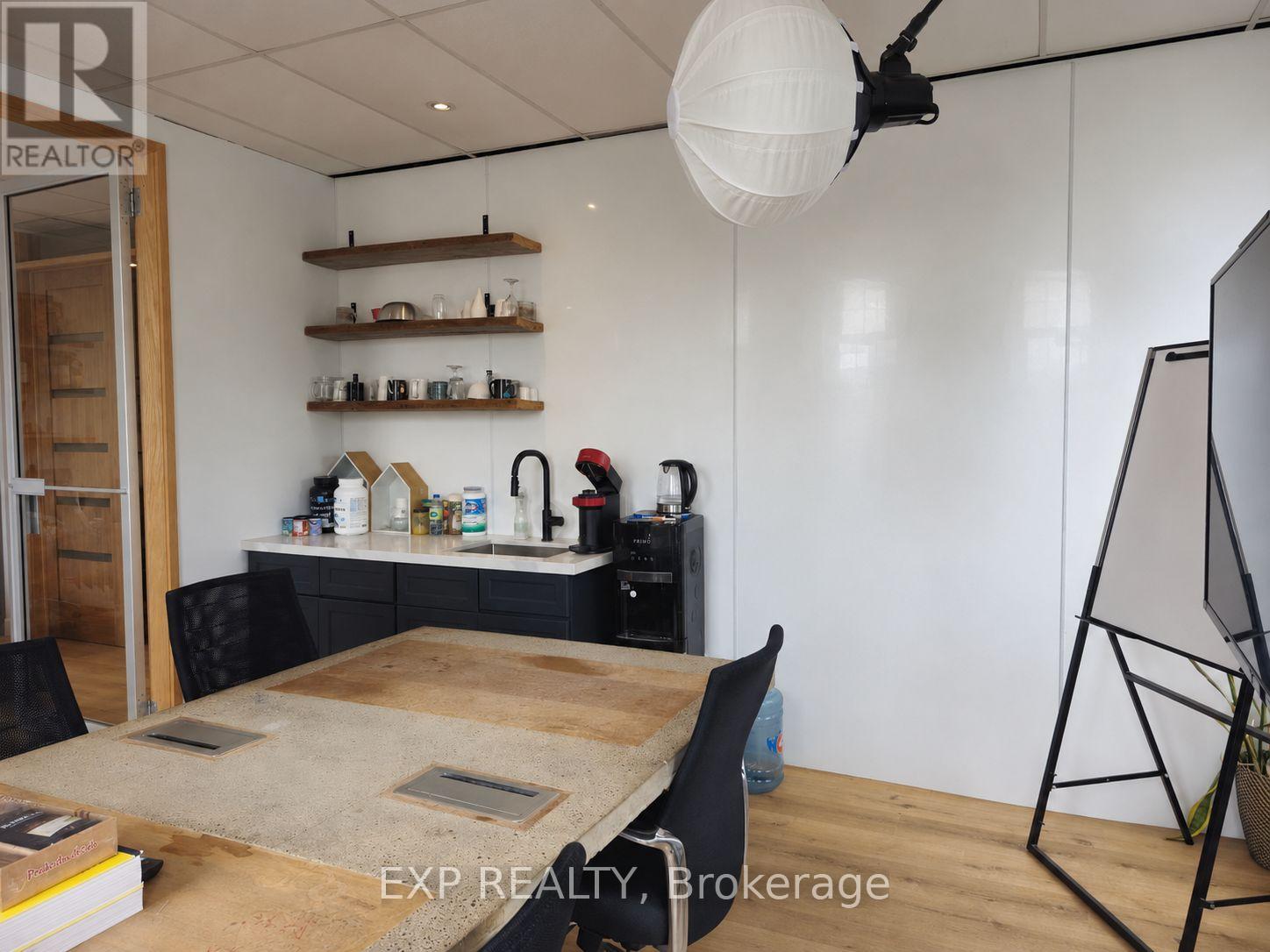 200 - 534 Brant Street, Burlington, Ontario  L7R 2G8 - Photo 5 - W13463500