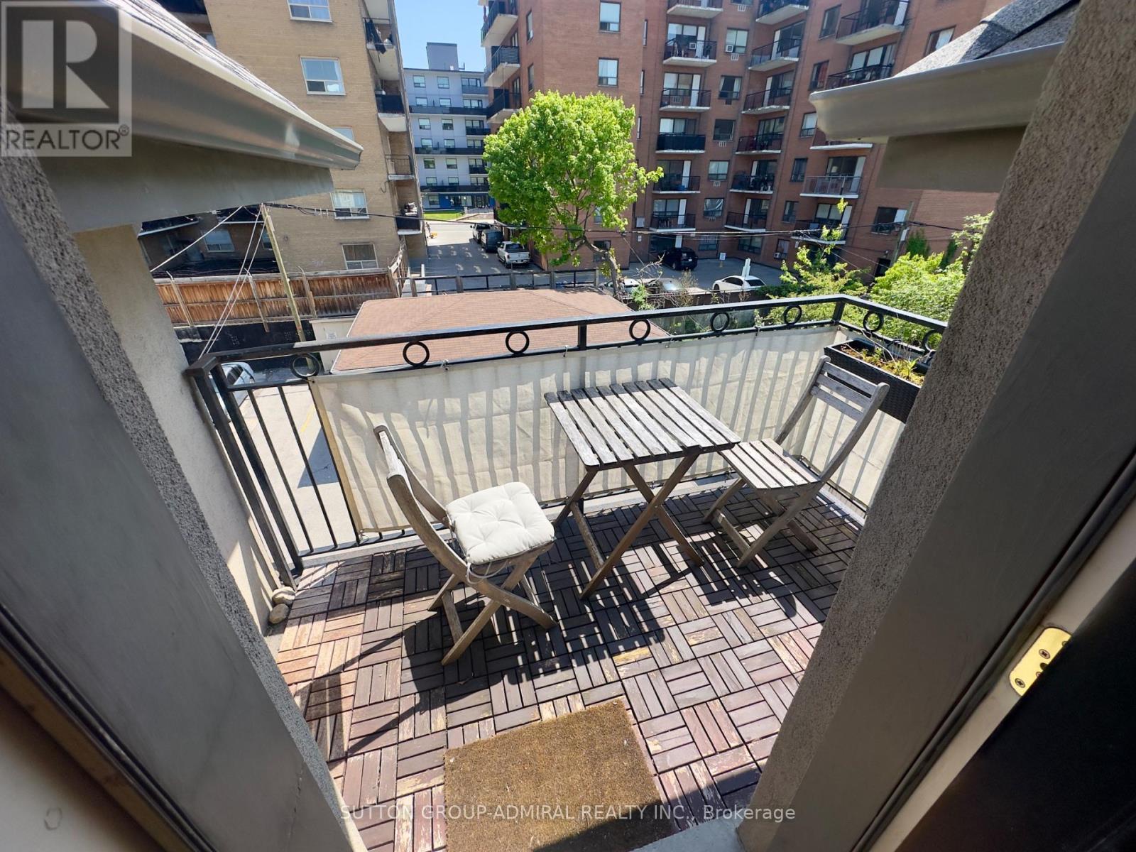 8 - 136 Springhurst Avenue, Toronto, Ontario  M6K 1C1 - Photo 5 - W13463554