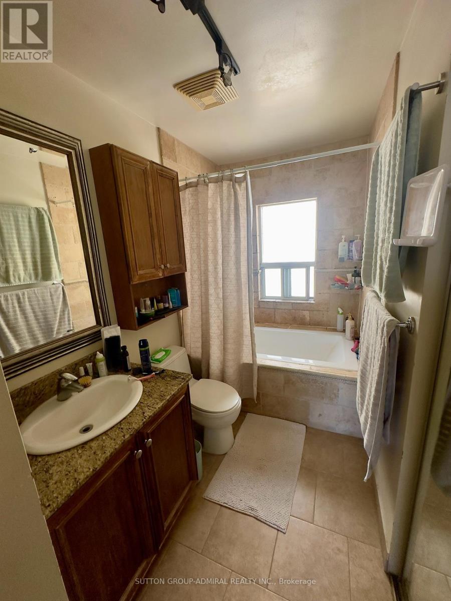 8 - 136 Springhurst Avenue, Toronto, Ontario  M6K 1C1 - Photo 6 - W13463554