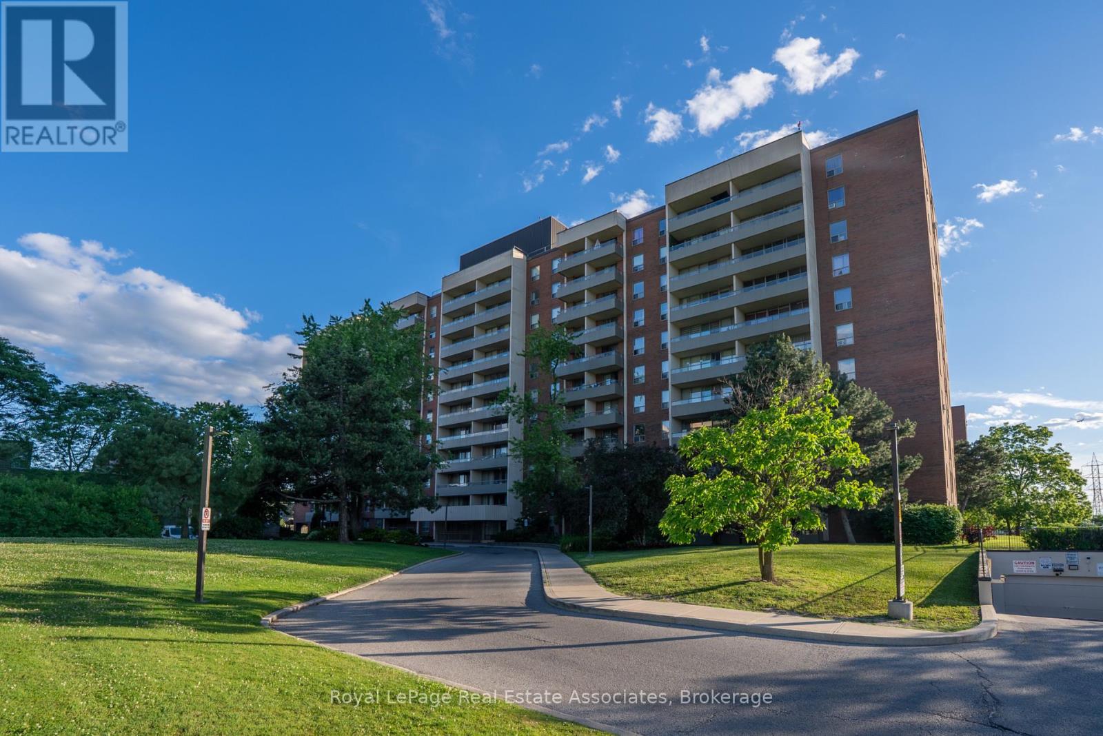 813 - 9 FOUR WINDS DRIVE, Toronto, Ontario
