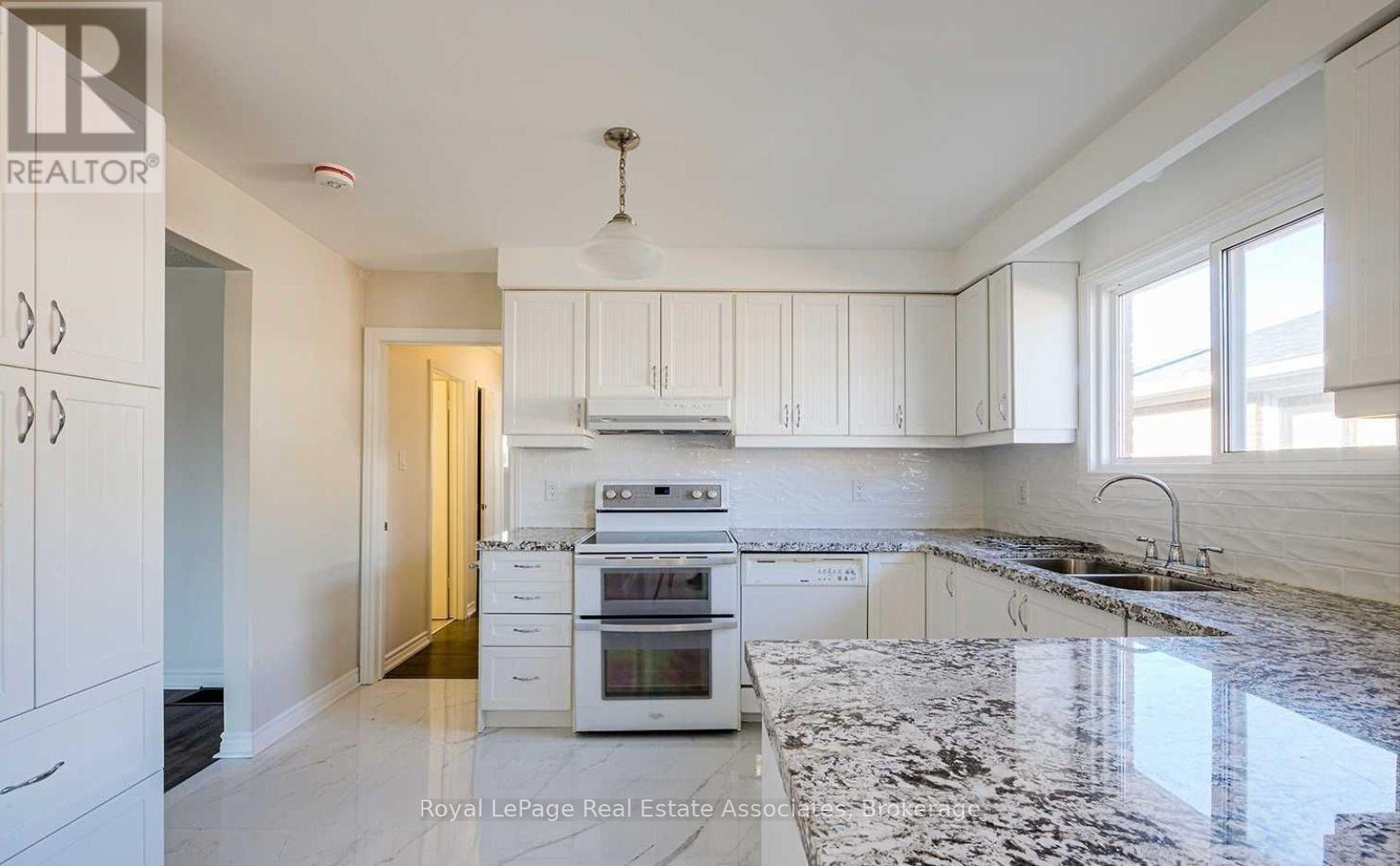 Upper - 2393 Whaley Drive, Mississauga, Ontario  L5B 2B3 - Photo 2 - W13463644