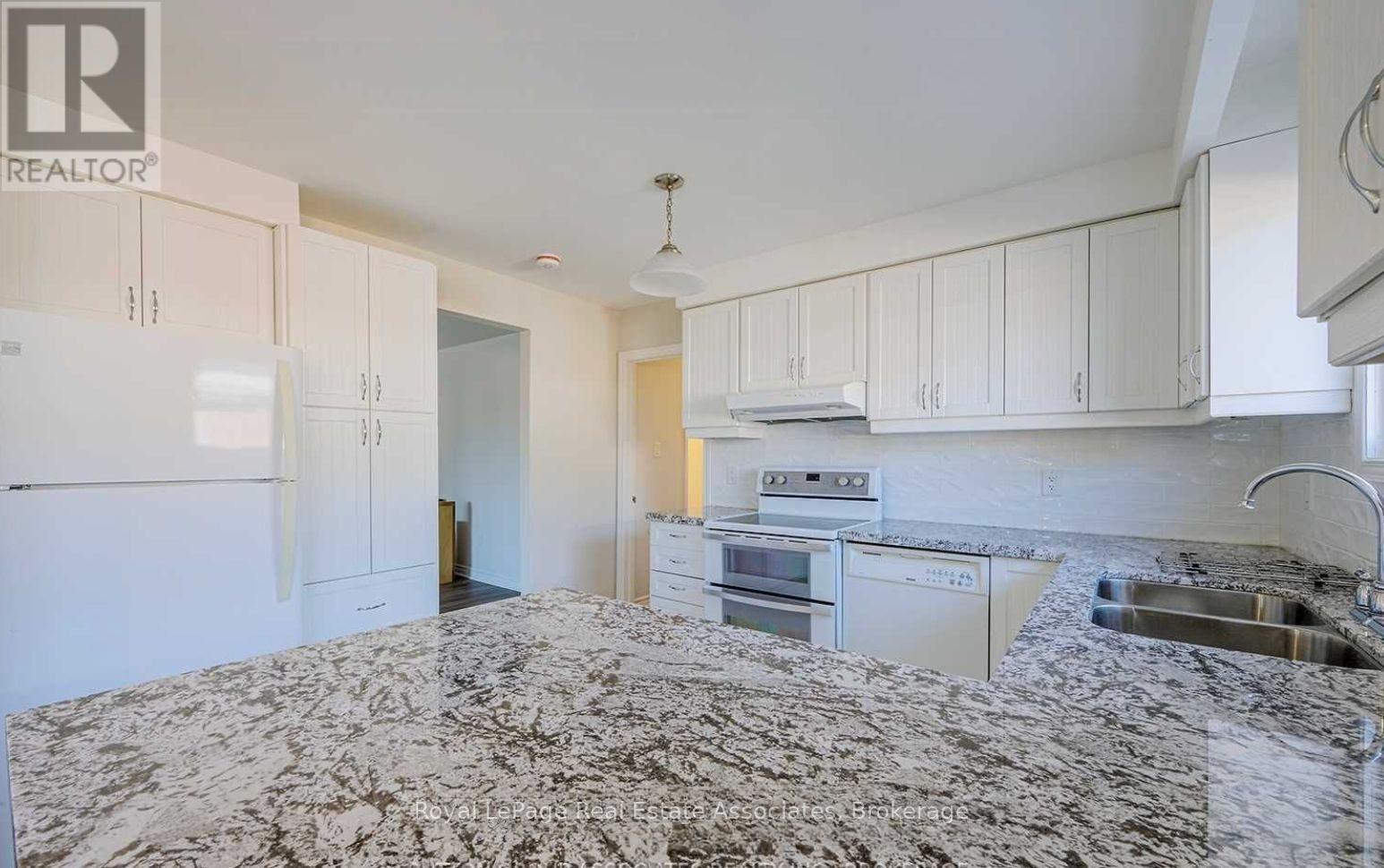Upper - 2393 Whaley Drive, Mississauga, Ontario  L5B 2B3 - Photo 3 - W13463644