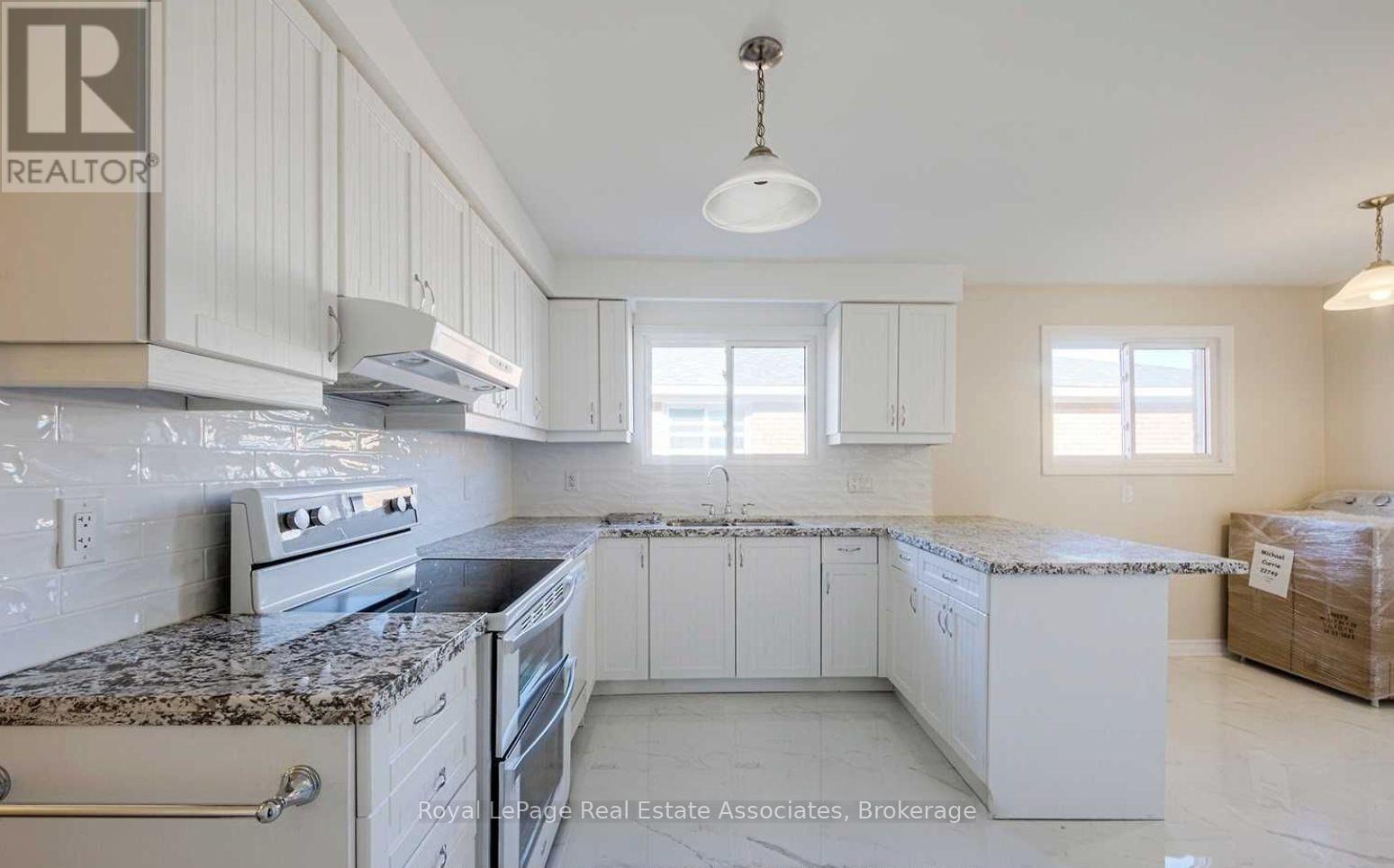 Upper - 2393 Whaley Drive, Mississauga, Ontario  L5B 2B3 - Photo 4 - W13463644
